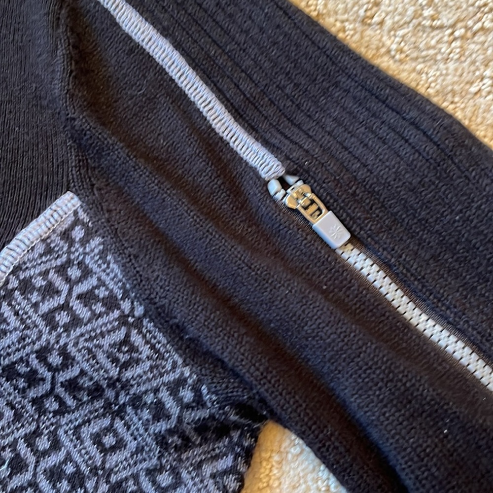 Athleta multi detailed half zip pull over sweater, gray and black size medium - Picture 2 of 7